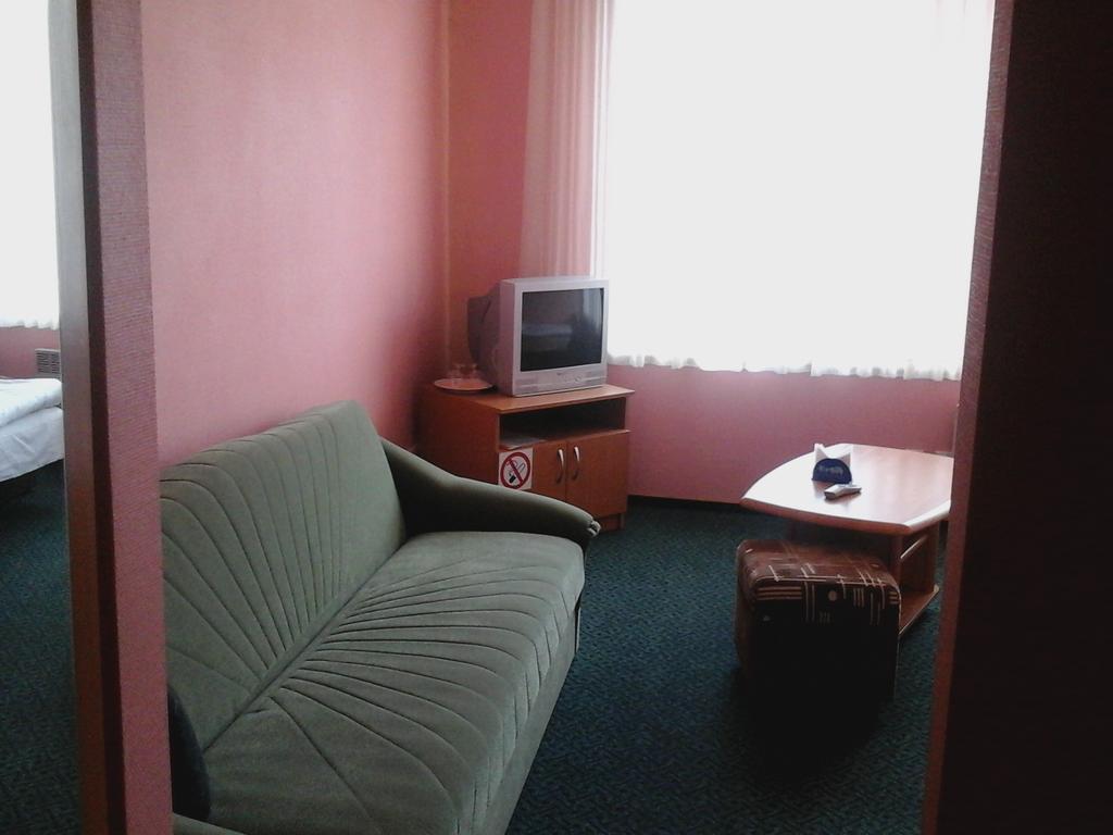 ホテル Skaistaziede シャウレイ 部屋 写真