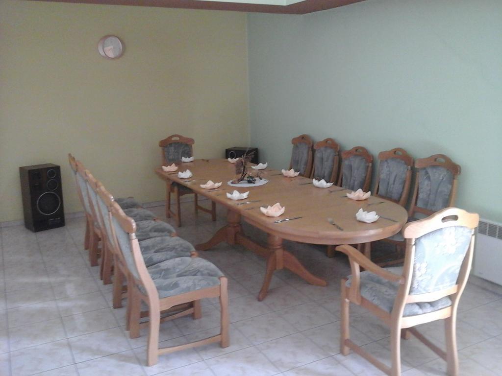 ホテル Skaistaziede シャウレイ 部屋 写真